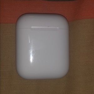 AUTHENTIC APPLE AIRPODS